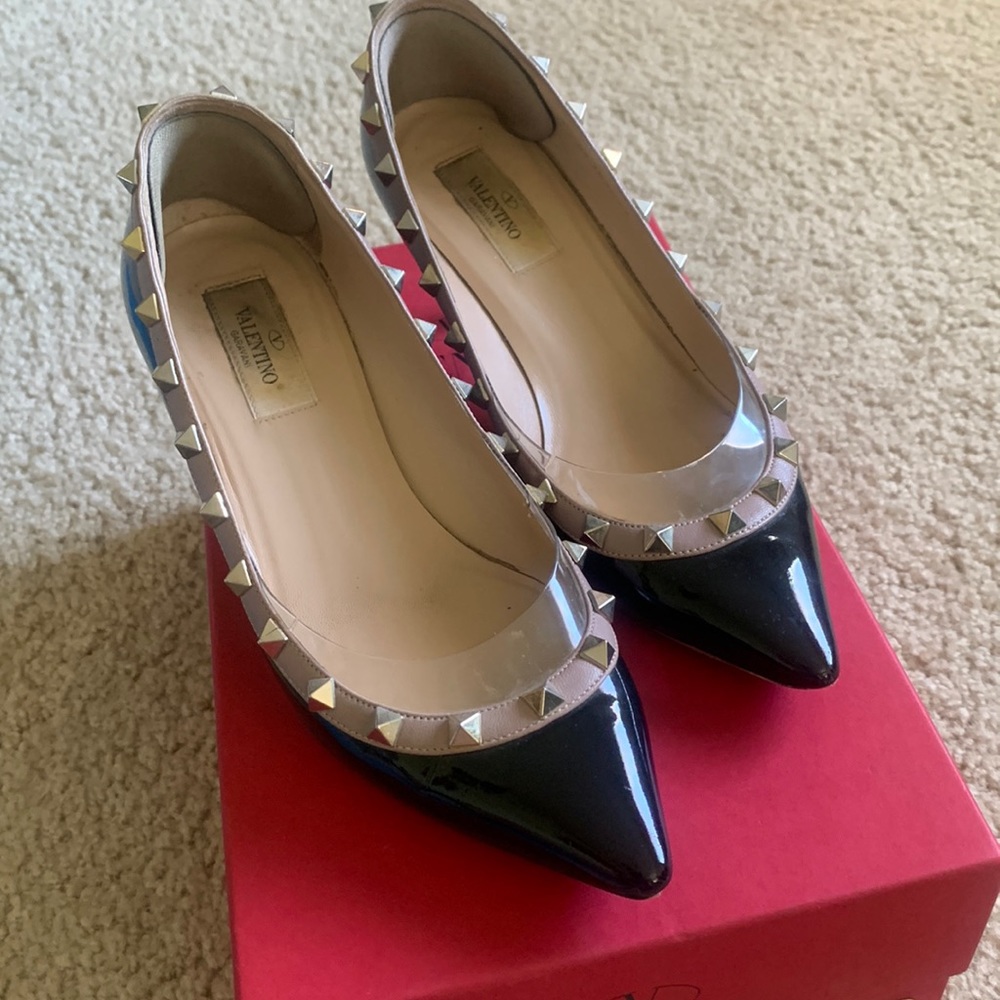 Valentino Garavani  Black patent kitten heel